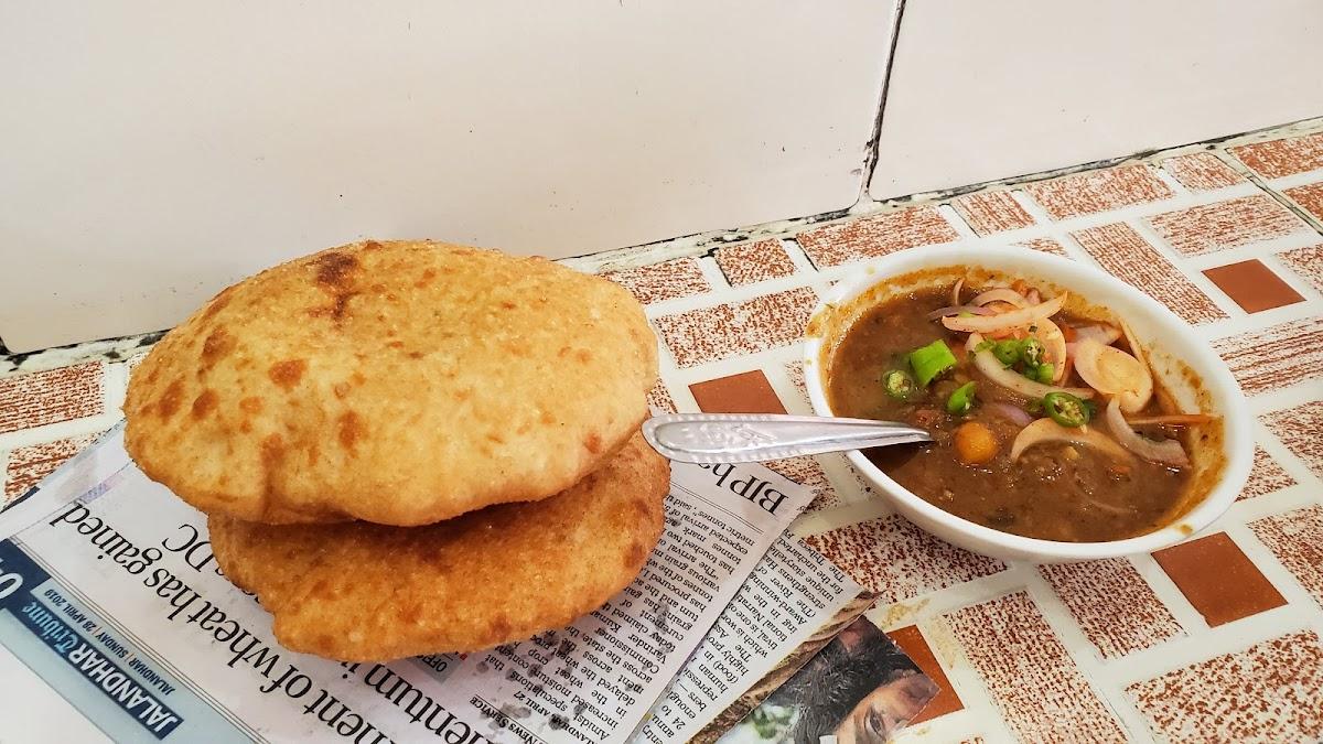 Raj Special Bhaturey - ਰਾਜ ਦੇ ਭਟੁਰੇ।