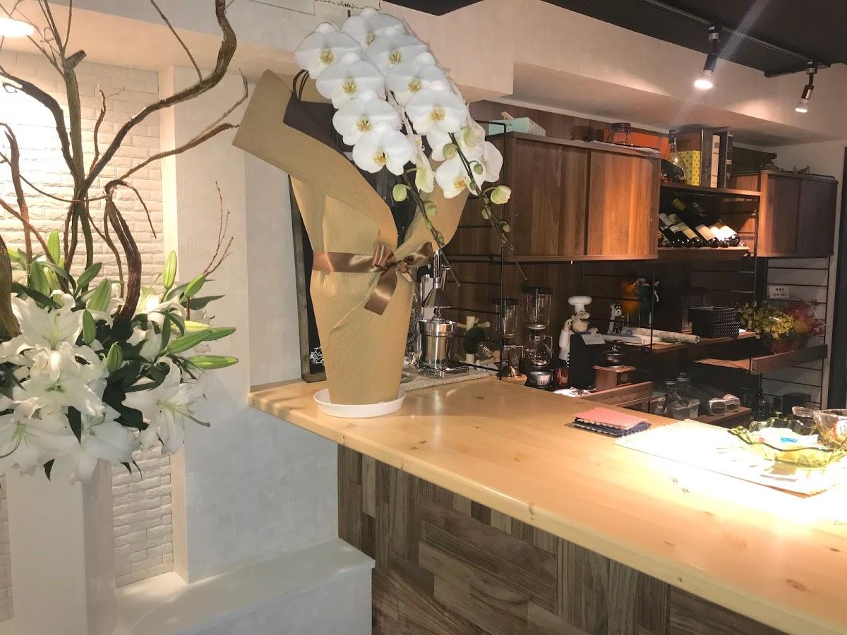 Cafe & Bar Charmant