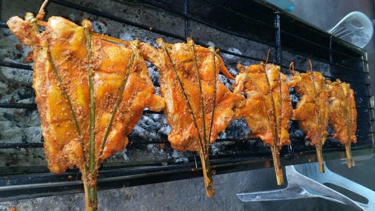 วรรณ​ไก่ย่างบางตาล