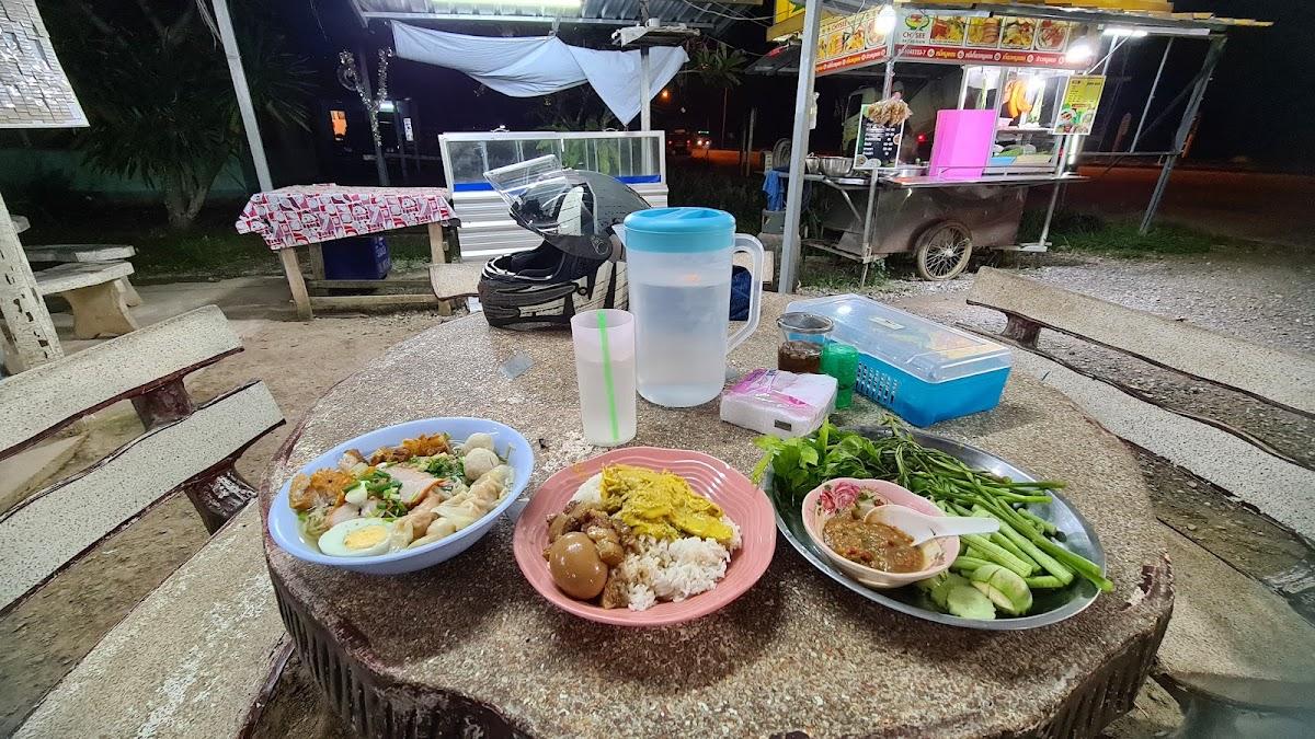 ครัวน้าลักษณ์และร้านน้ำ