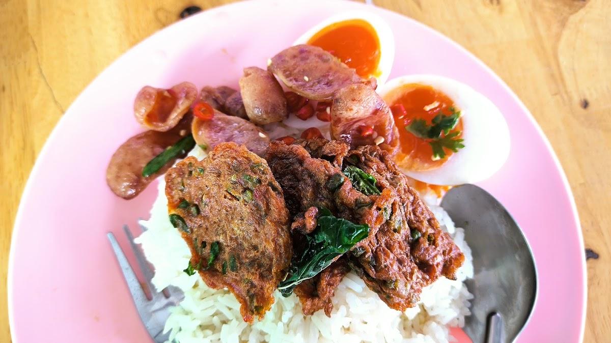 ร้านข้าวแกงคนเมือง