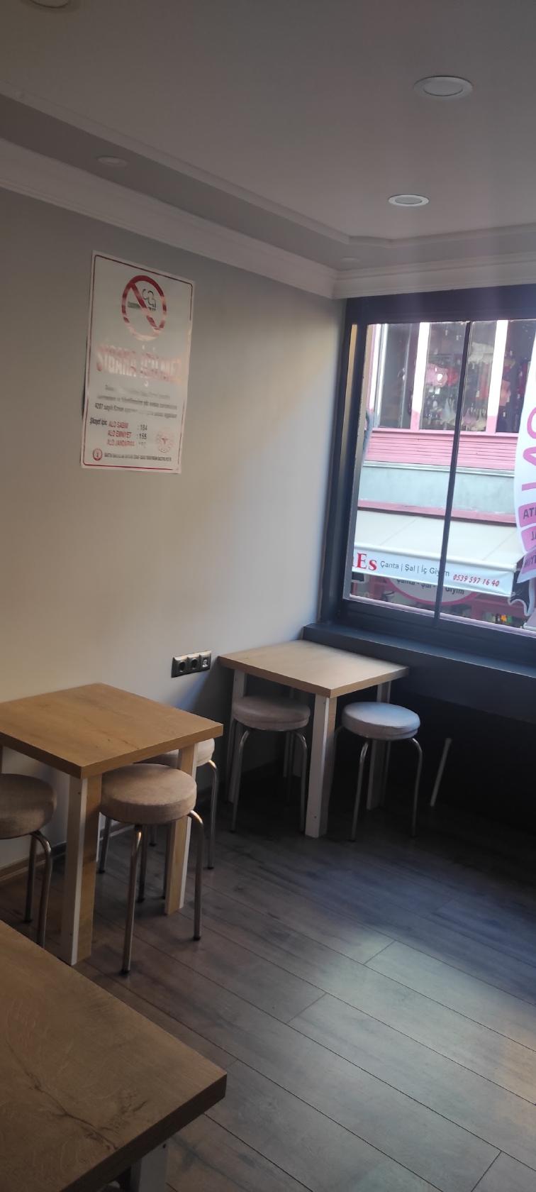 Cadde çiğköfte ve cafe