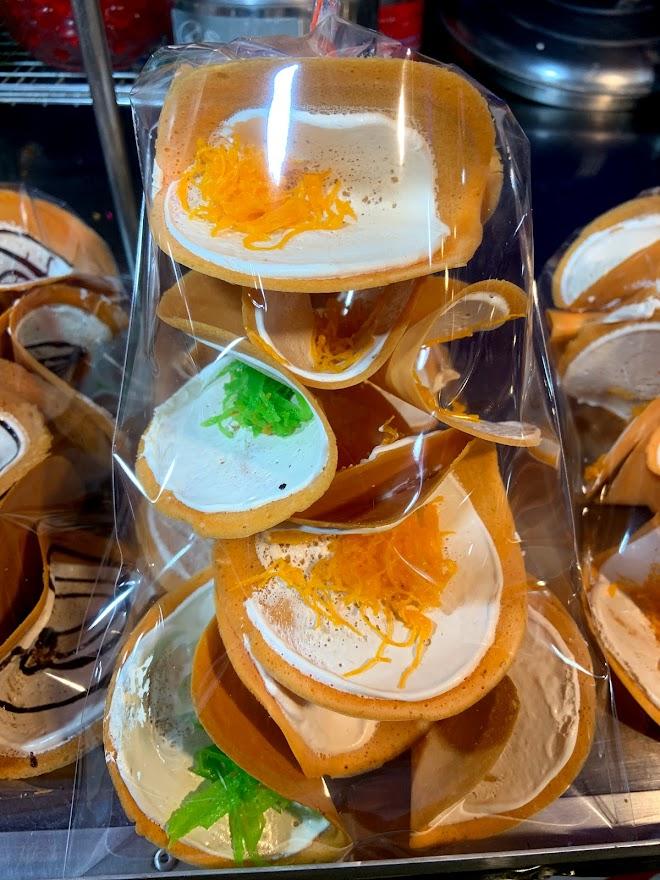 ขนมเบื้อง ผลไม้ดอง พรทิพย์