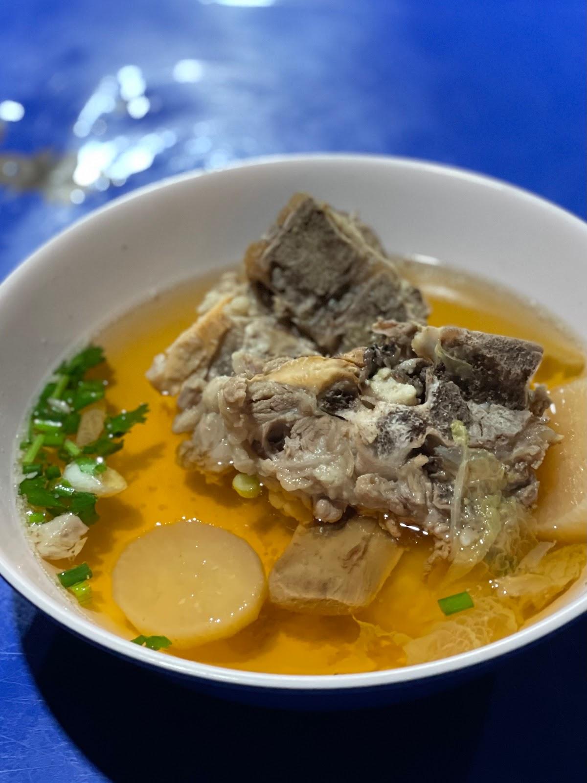 บะหมี่ ชุนฮั้ว เกี๊ยวปู หมูแดง (หัวรถไฟ)