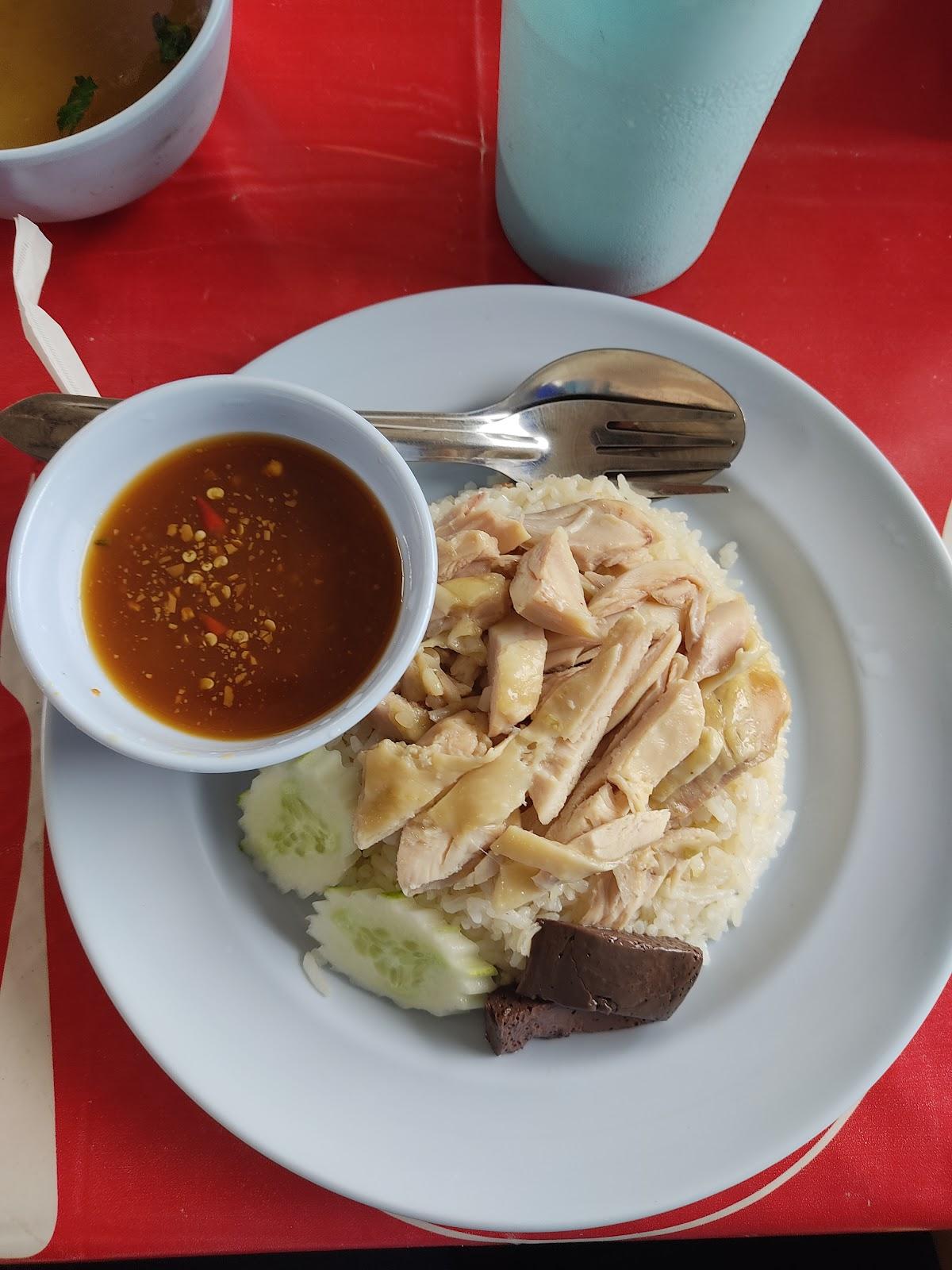 ก๋วยจั๊บญวณ ข้าวมันไก่ อาหารตามสั่ง