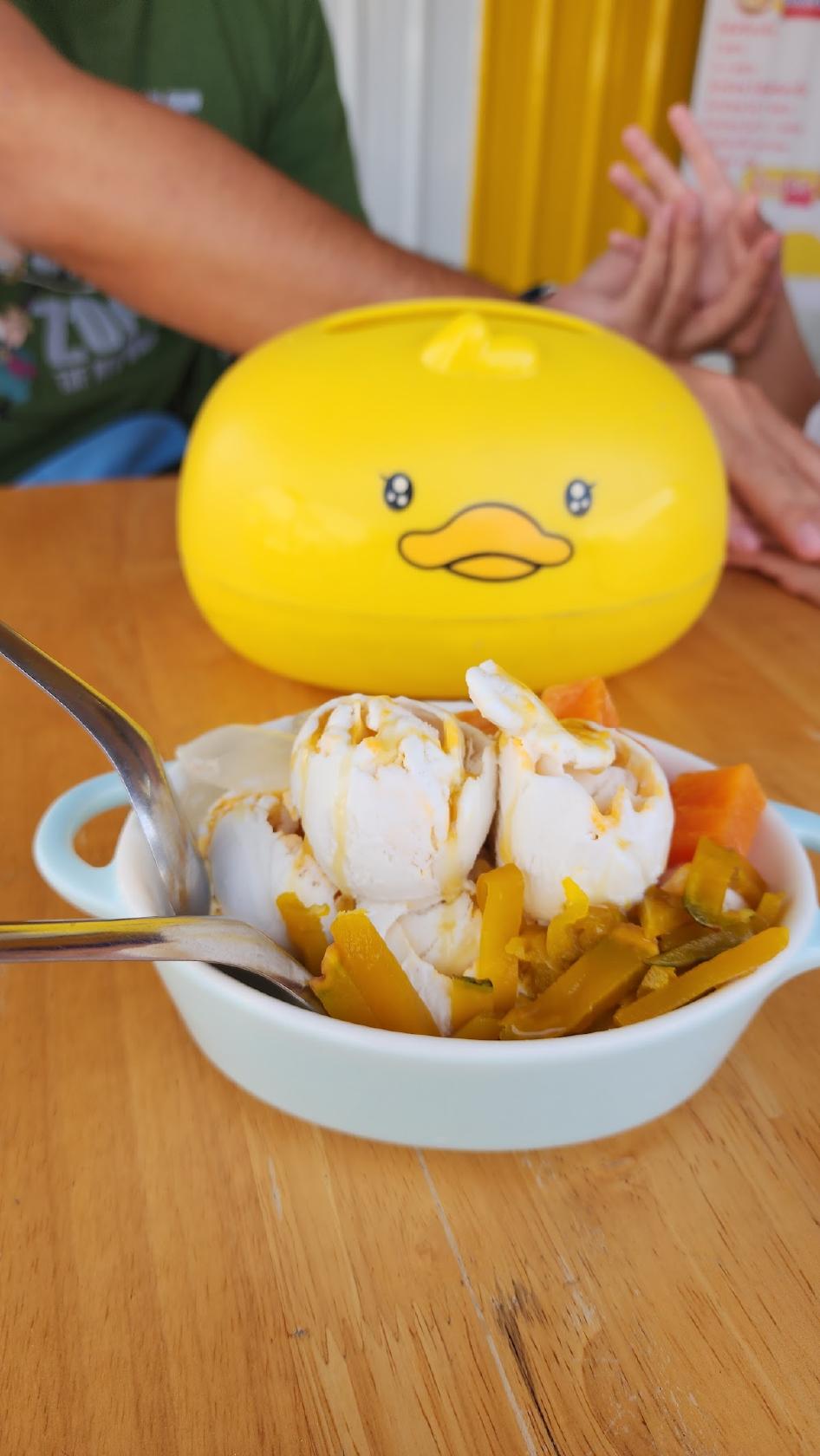 ร้านไอติมใส่ไข่ชลบุรี