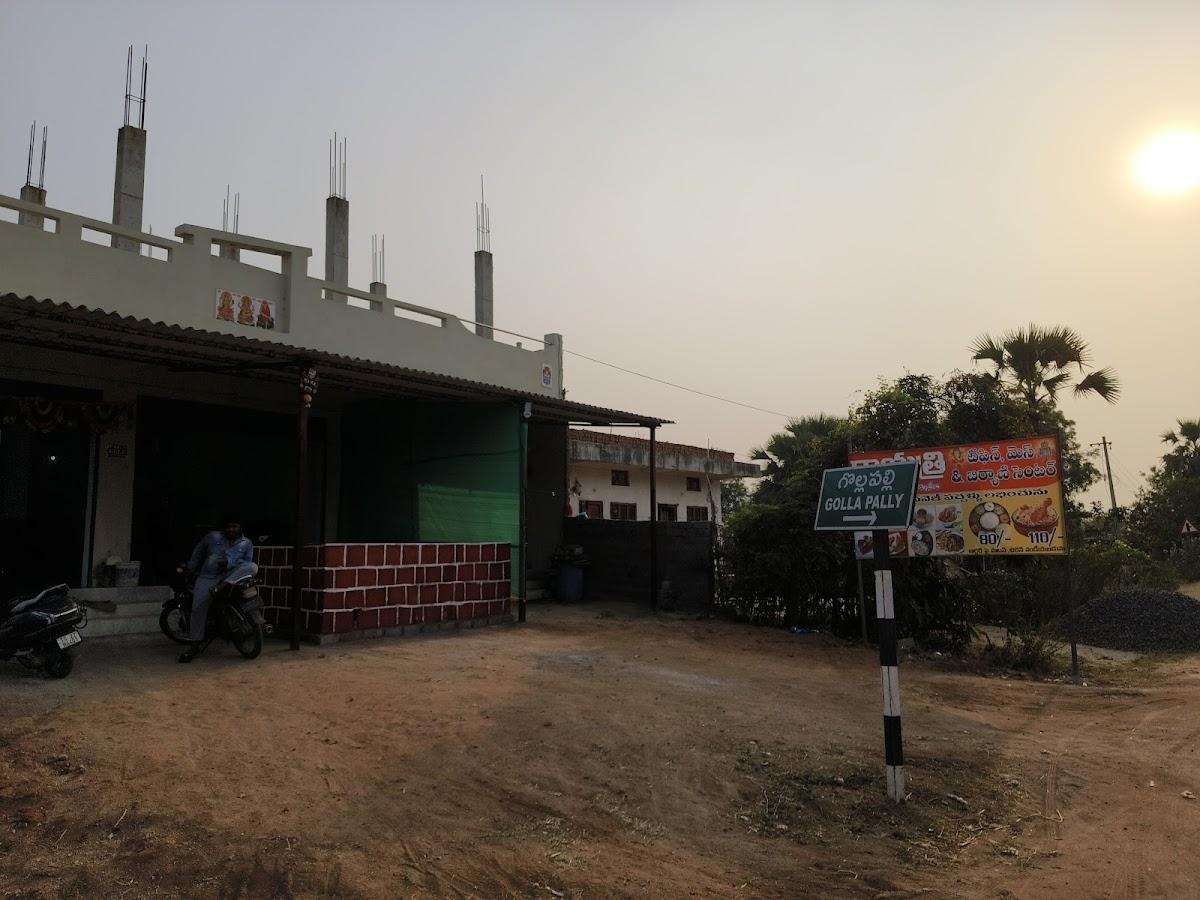 Gayatri tiffins and mess