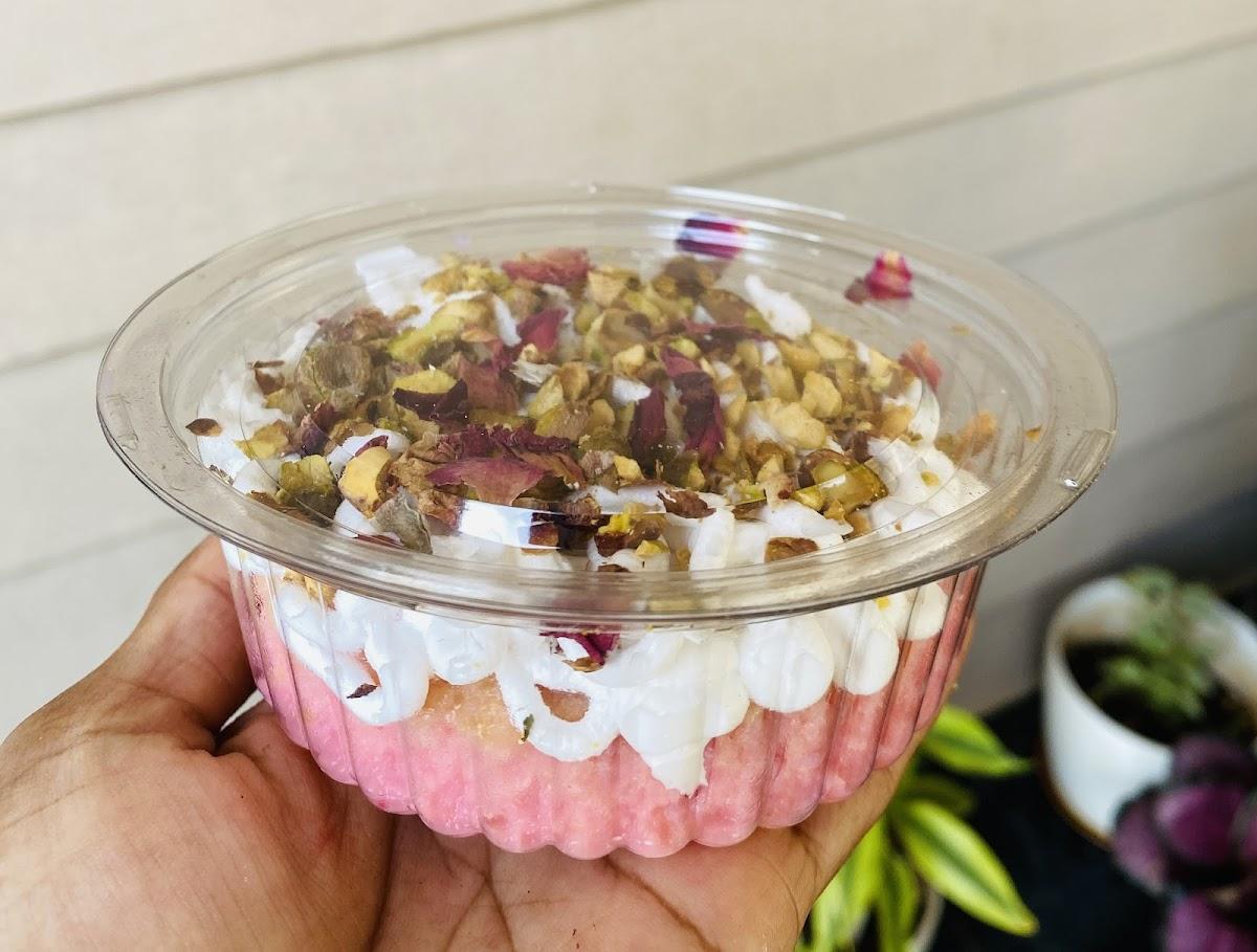 Saphs cakes and bakes