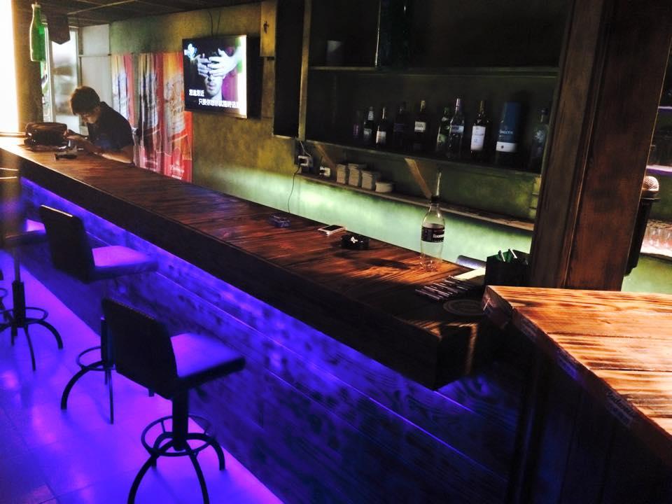 拔西瓦歷Music Bar