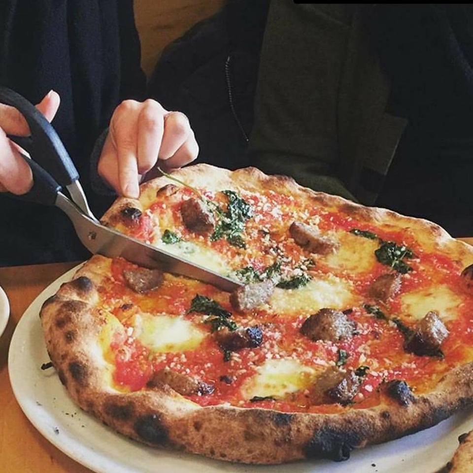 700 PIZZA 窯烤披薩