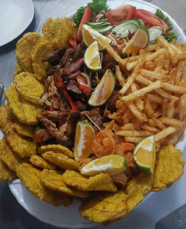 Restaurante y Bar Playa Chiquita Paradise