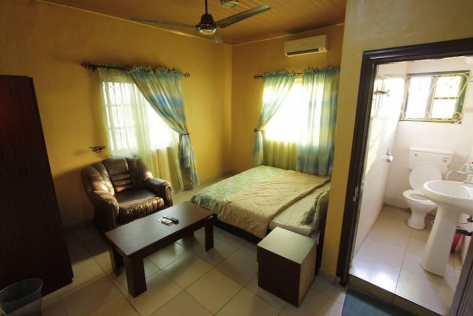 Oyin's Holiday Inn Ltd
