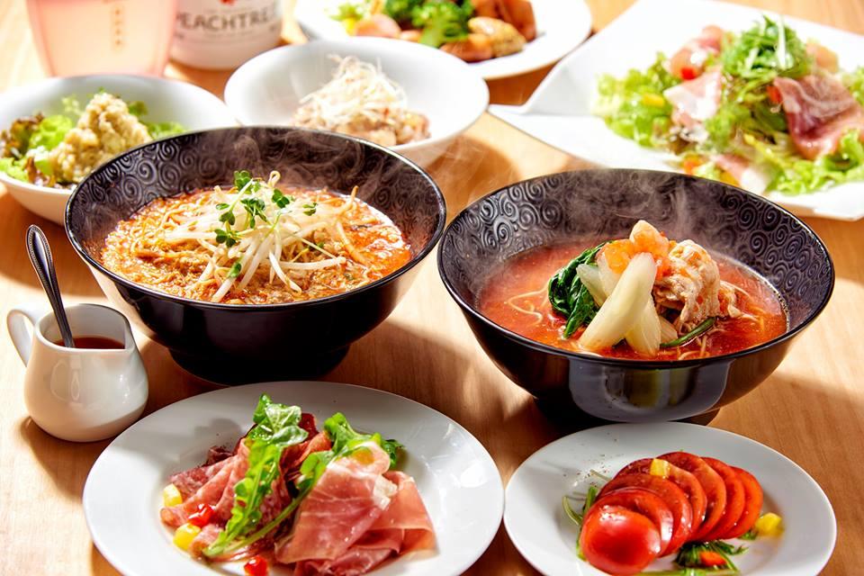 元祖トマトラーメンと辛麺と元祖トマトもつ鍋 三味(333) 古賀駅店