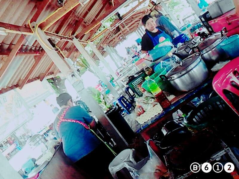 ร้านลาบปลาเครือวัลย์ ริมแม่นํ้าปิง