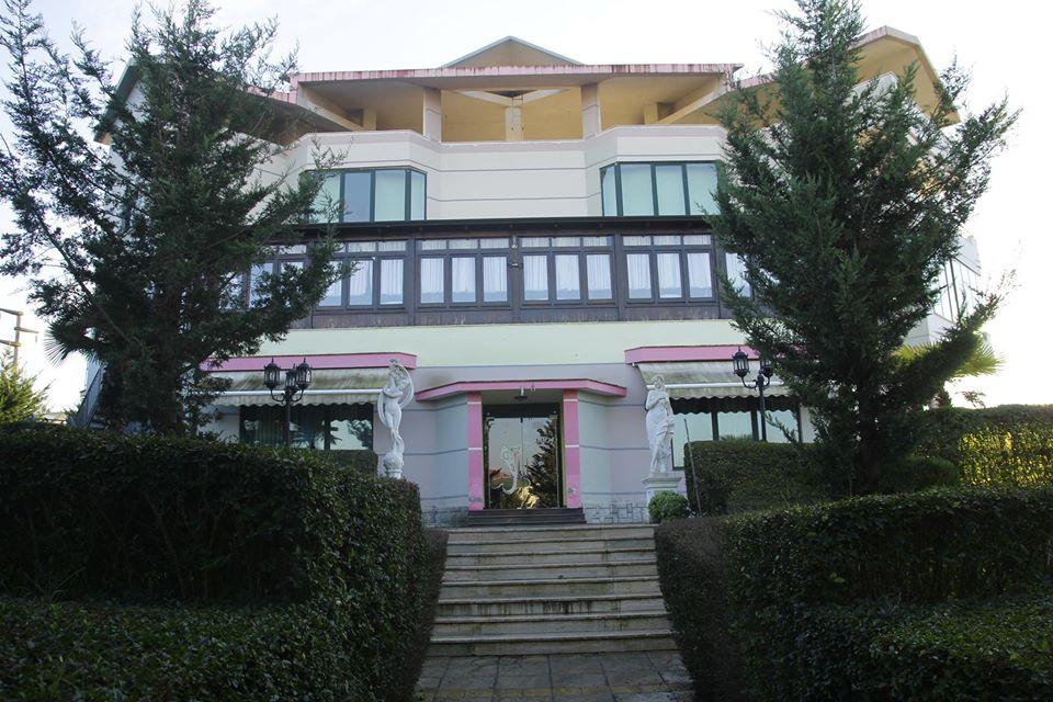 Versailles Kompleks vellezerit MEMA