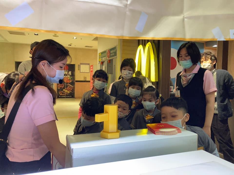 麥當勞417桃園新遠百餐廳