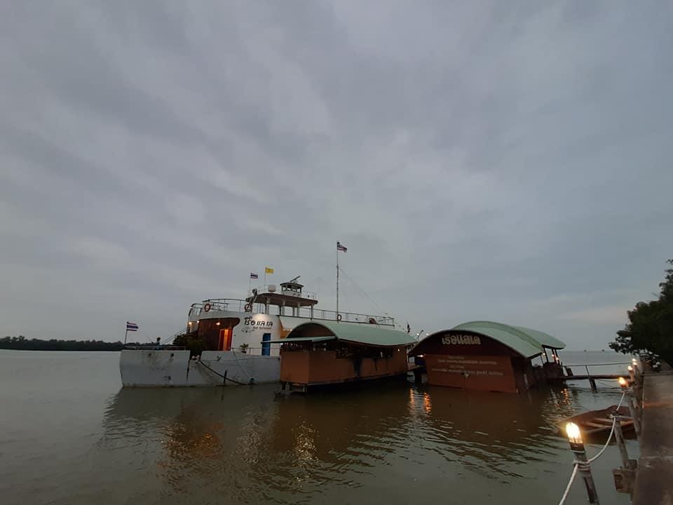 เรือแลเล บางตะบูน Lear laer lae restaurant Ban Laem