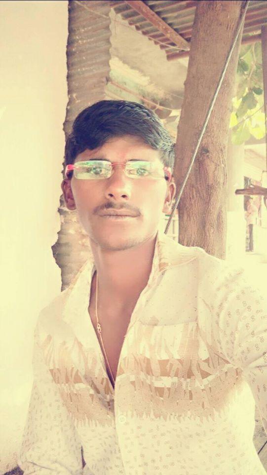 Radhika Wada Pav Centar Ambajogai