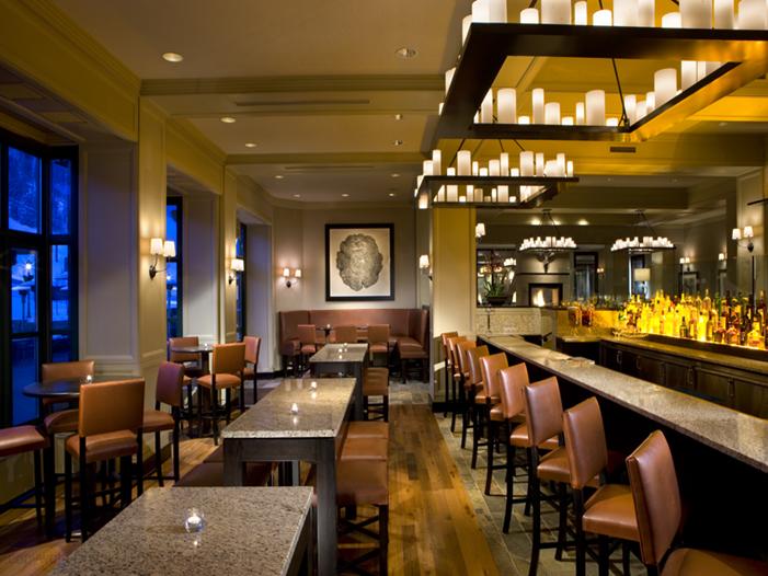 8100 Mountainside Bar & Grill