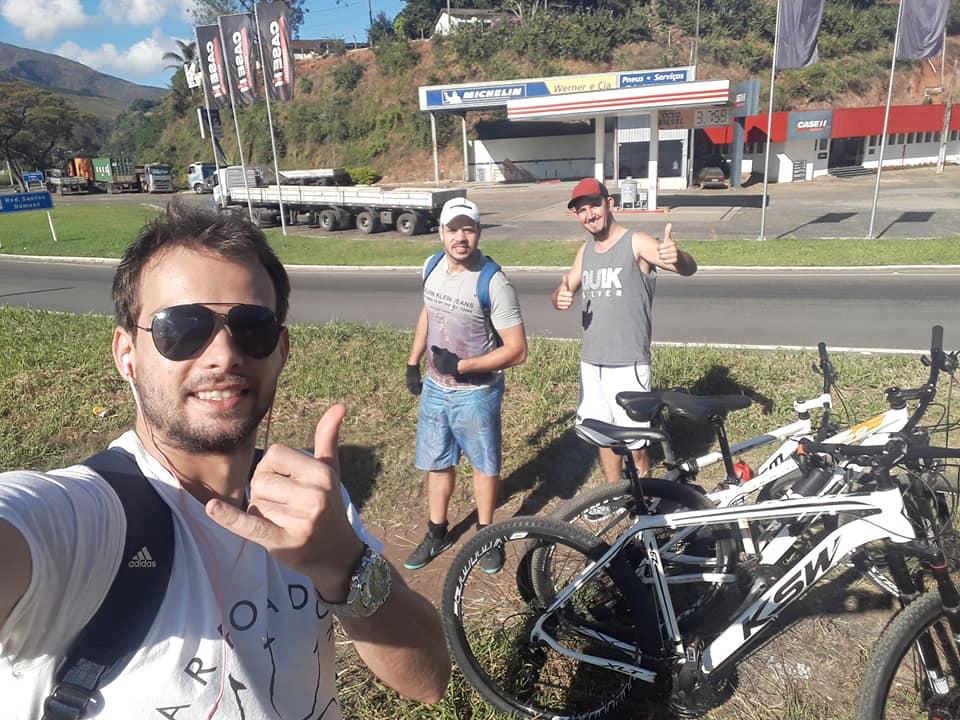 Churrasquinho Tradição Pão com Linguiça
