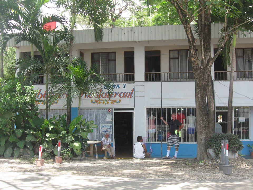 Cabinas y Restaurante La Peninsula