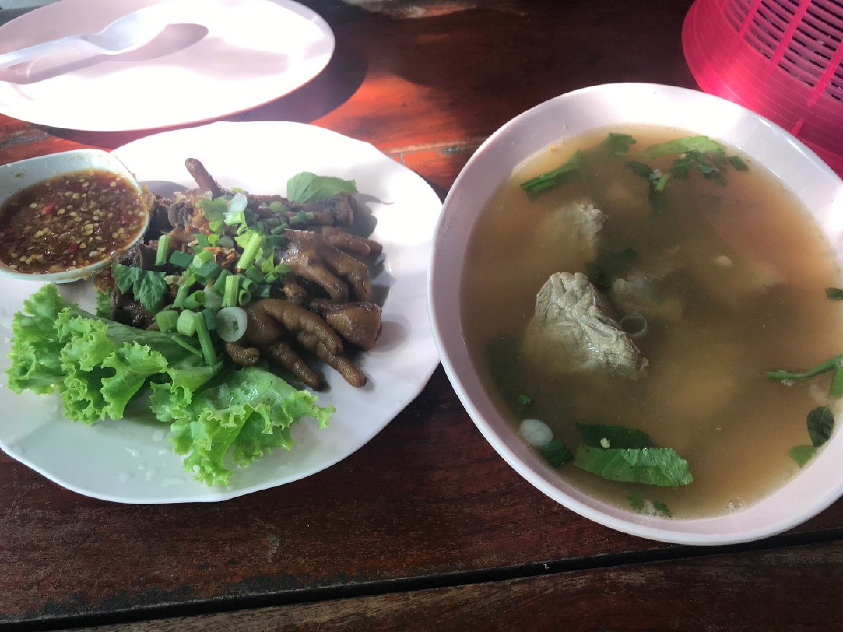 ก๋วยเตี๋ยวเดินดง