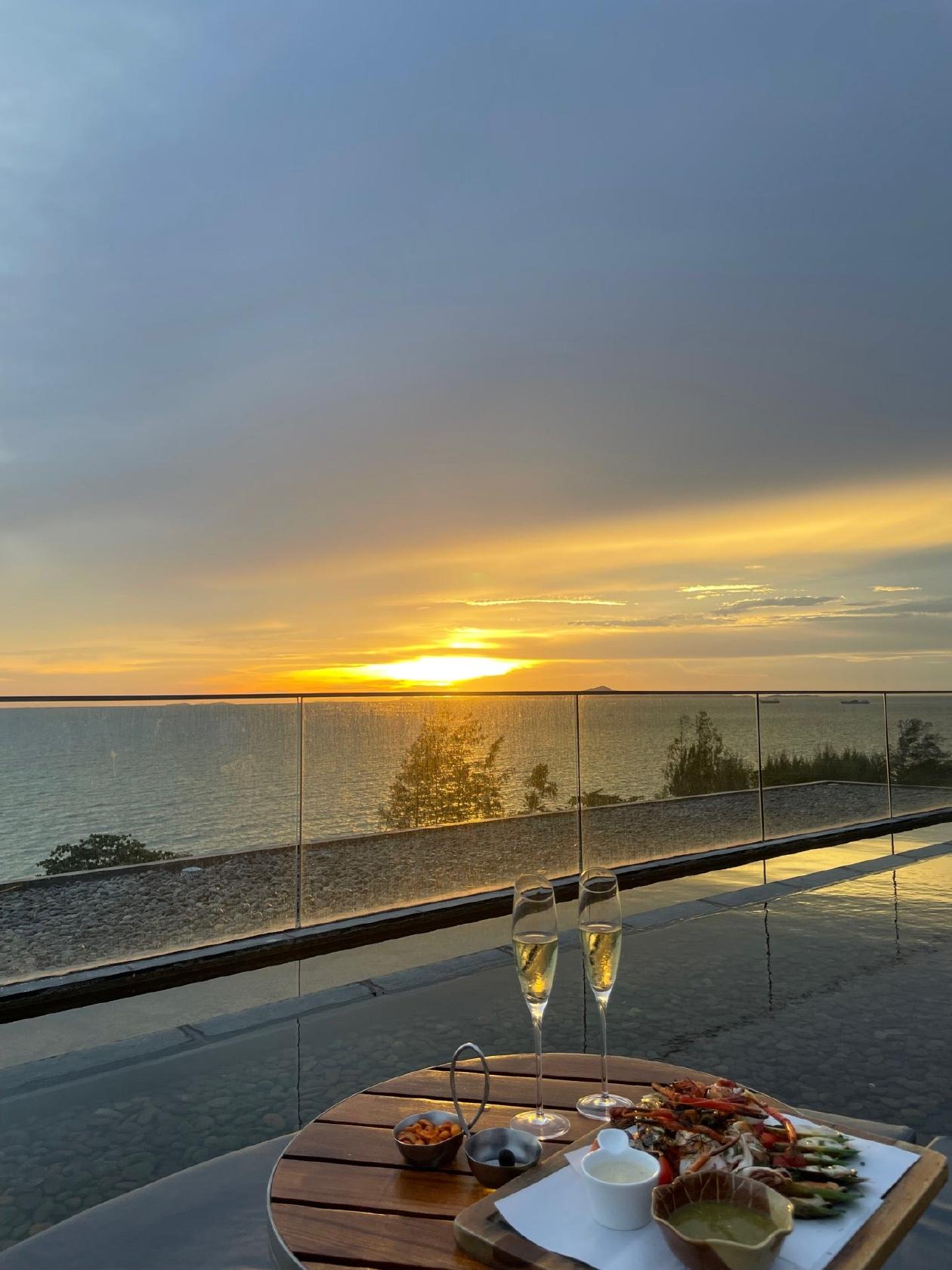 Over the moon at Ana Anan Pattaya