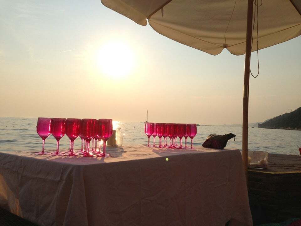 Sirena Beach Bar&Grill