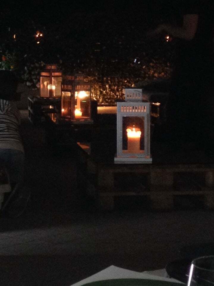 B mode restaurant