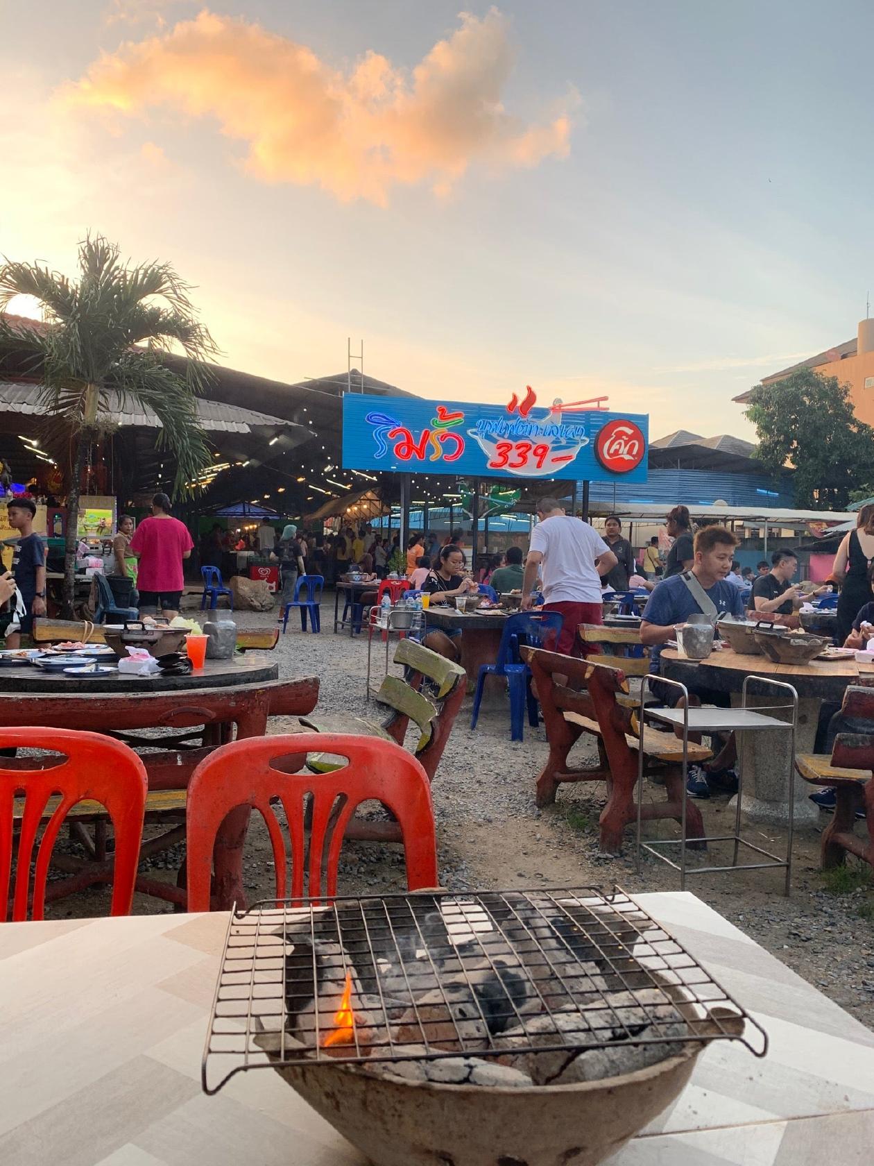 Rim Rua Kratha Ron Restaurant