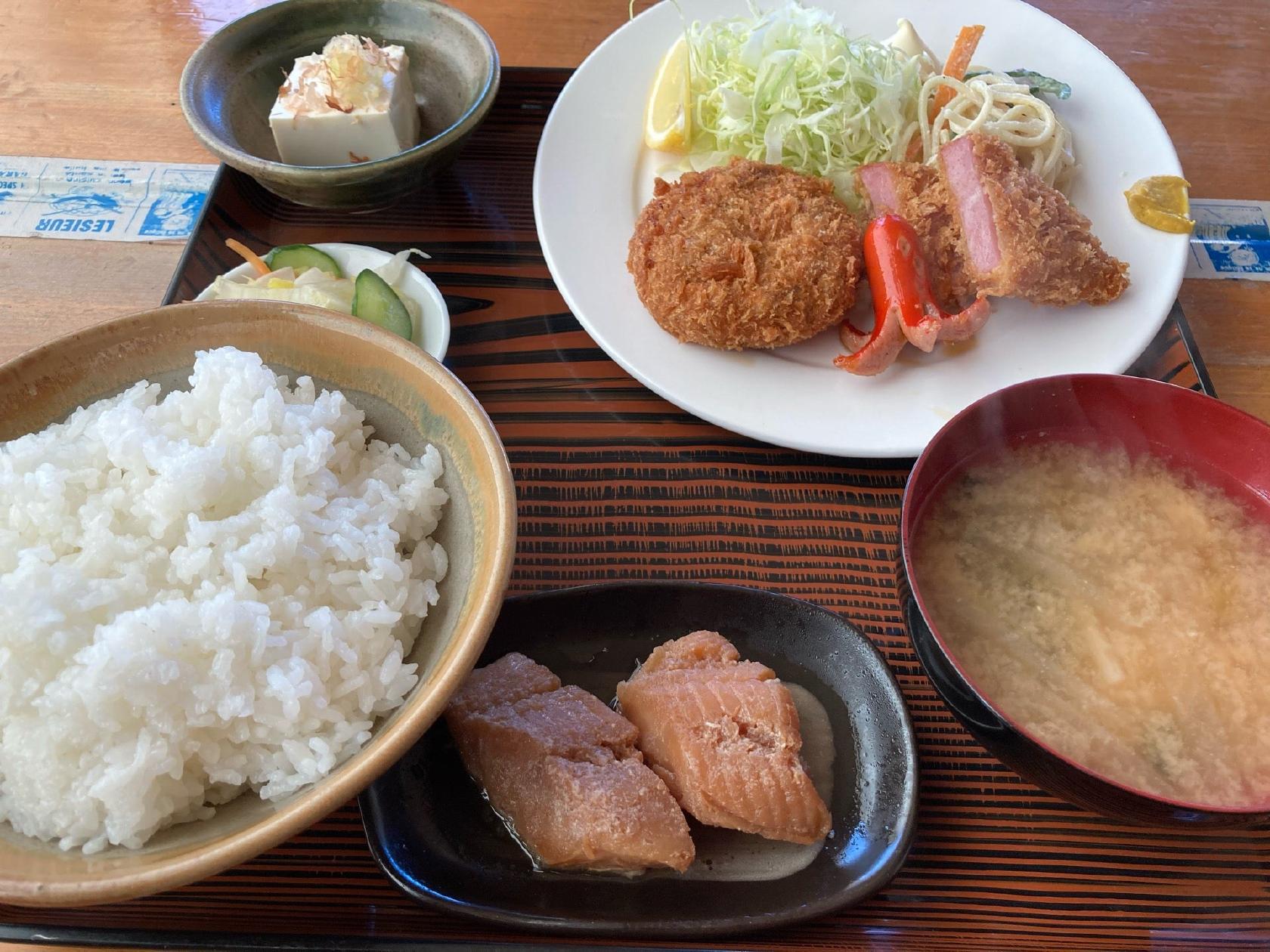 お食事処作次郎