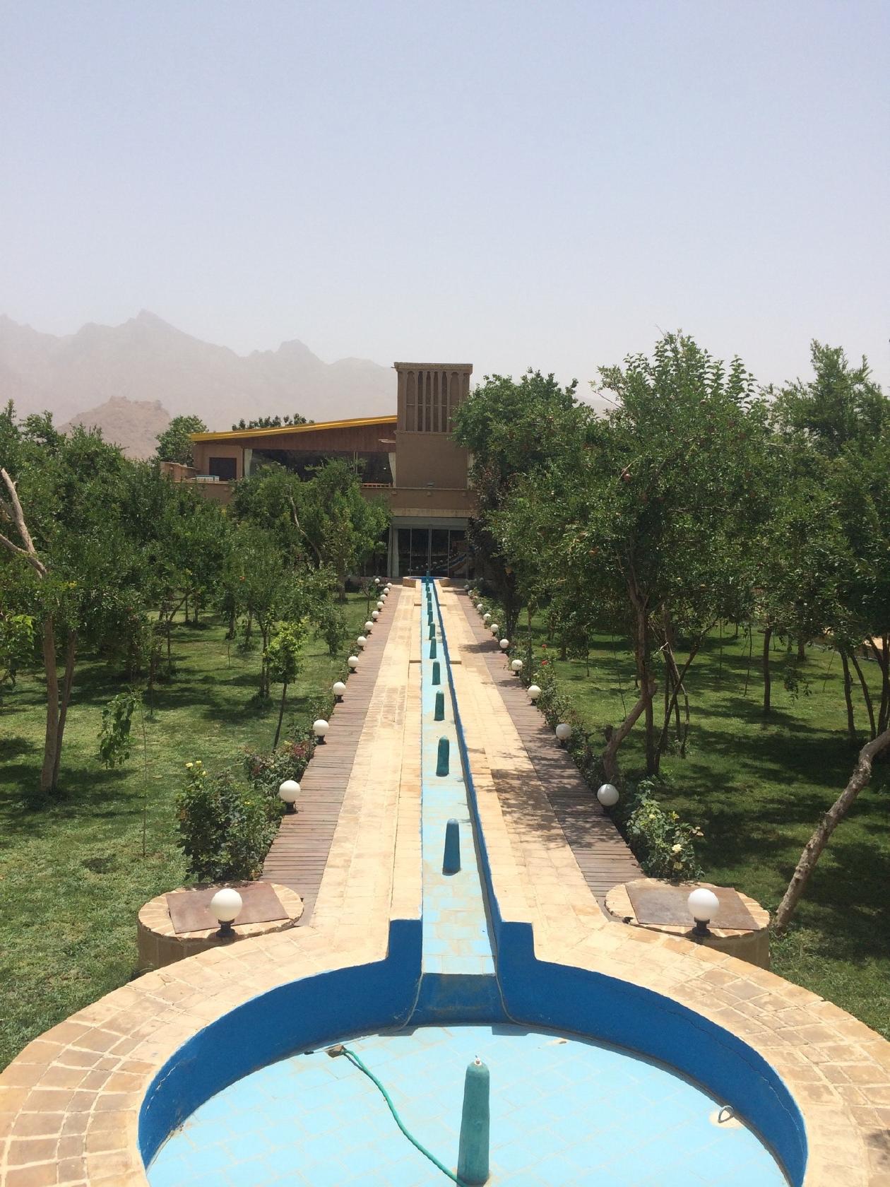Morgh-e Talayi Restaurant رستوران مرغ طلایی