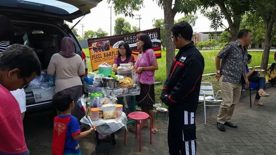 Sego Pecel Neng Tini Special Serundeng Dendeng Ragi