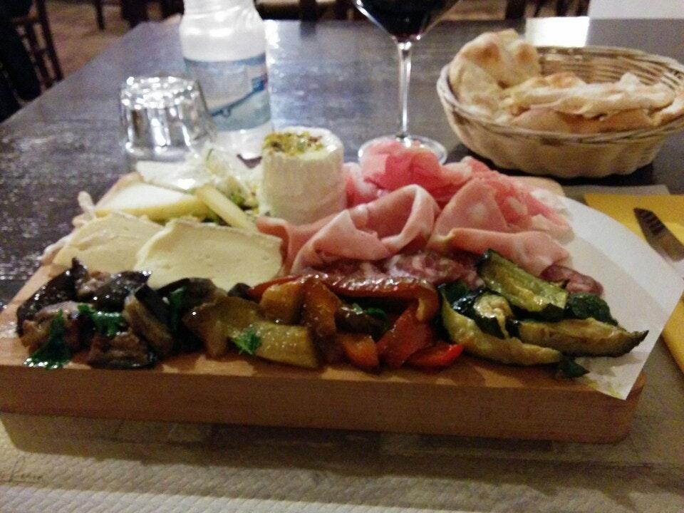 Wine Bar Cairoli restaurant