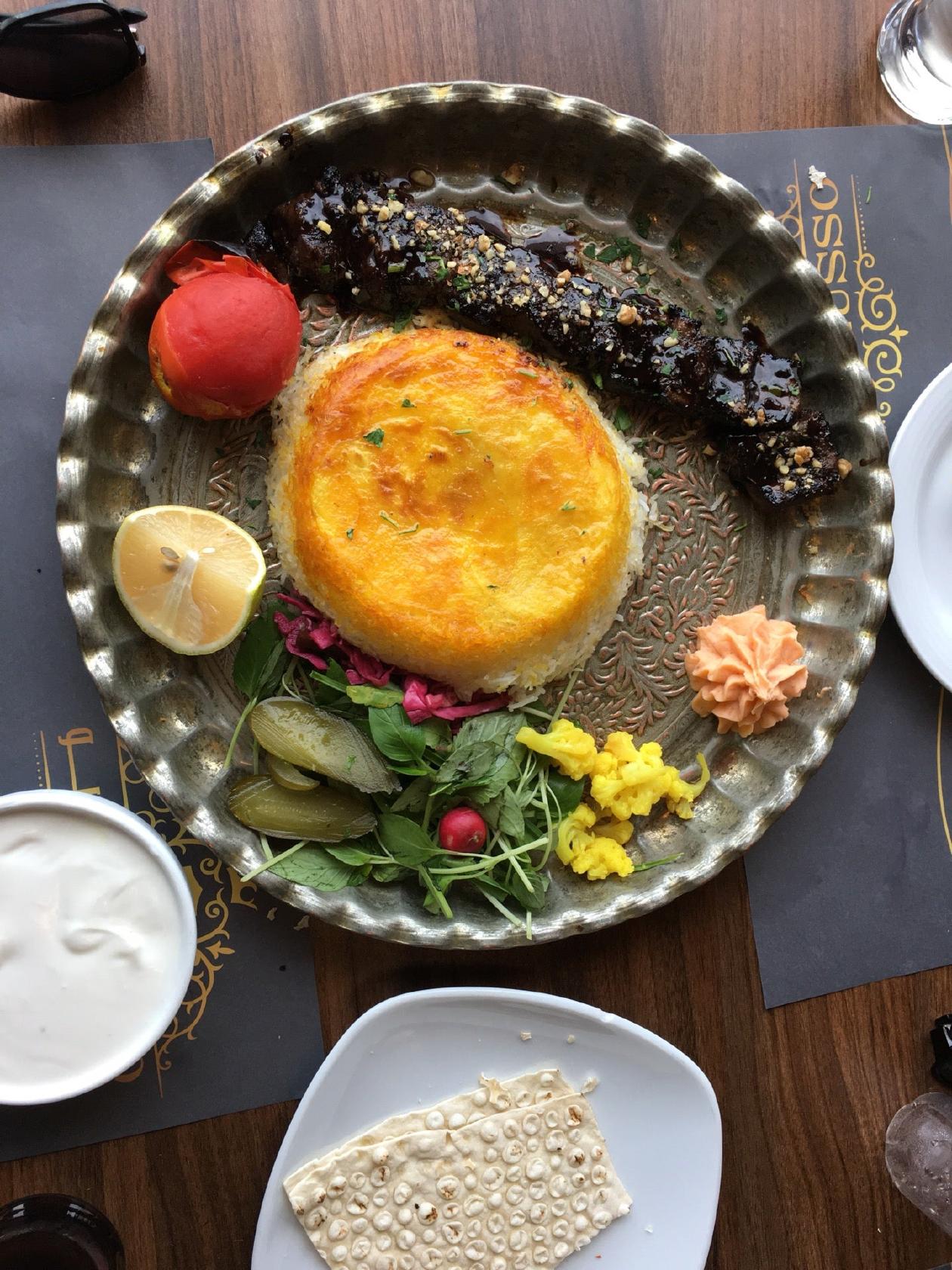 Losso Restaurant رستوران بين‌المللى لوسو