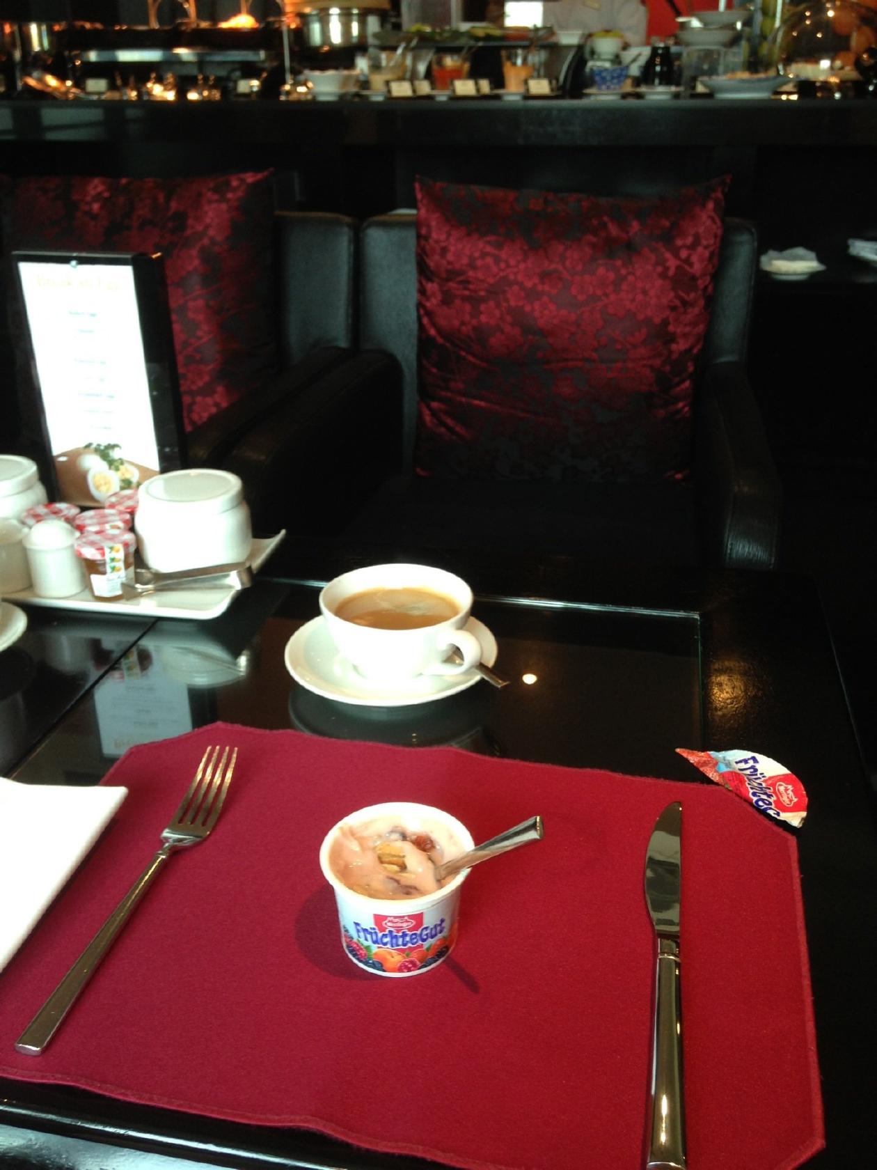 Signature Club Lounge Orchard Hotel