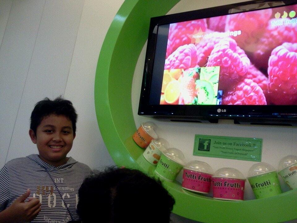 Tutti Frutti Frozen Yogurt