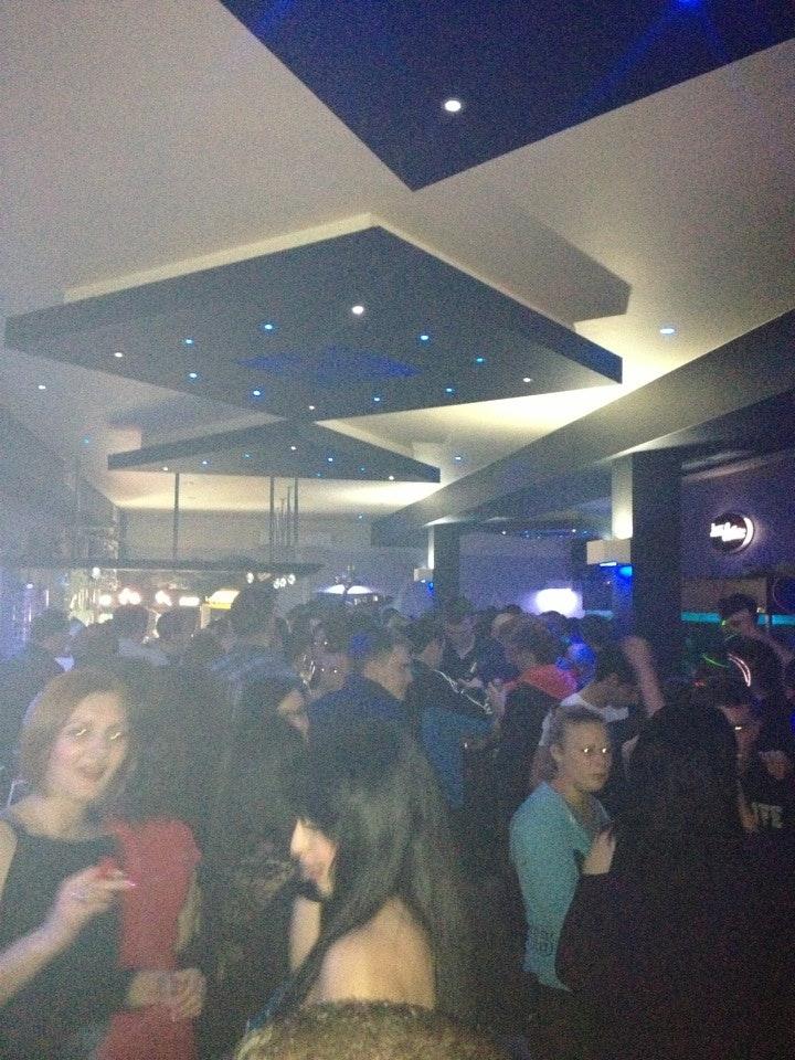 cafe bar Aviva