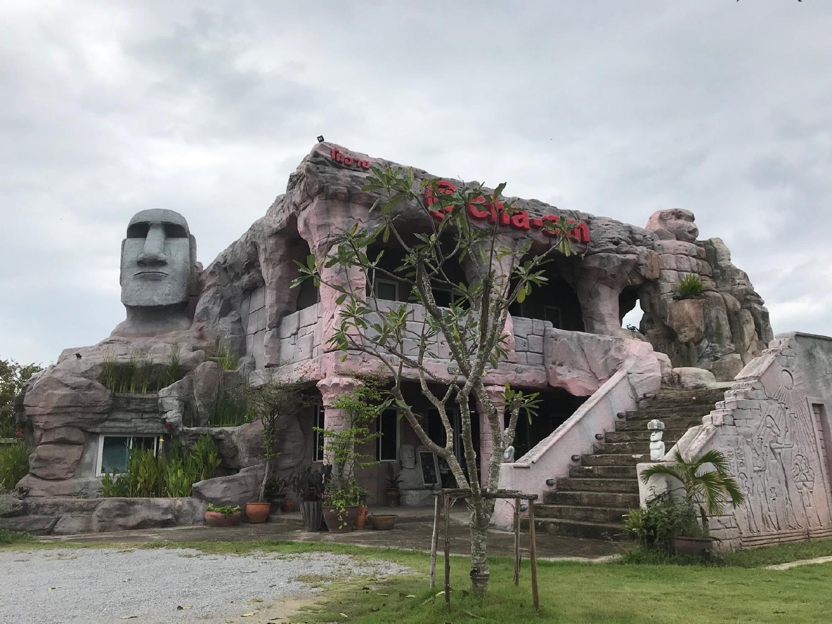 Moai Café & Resort