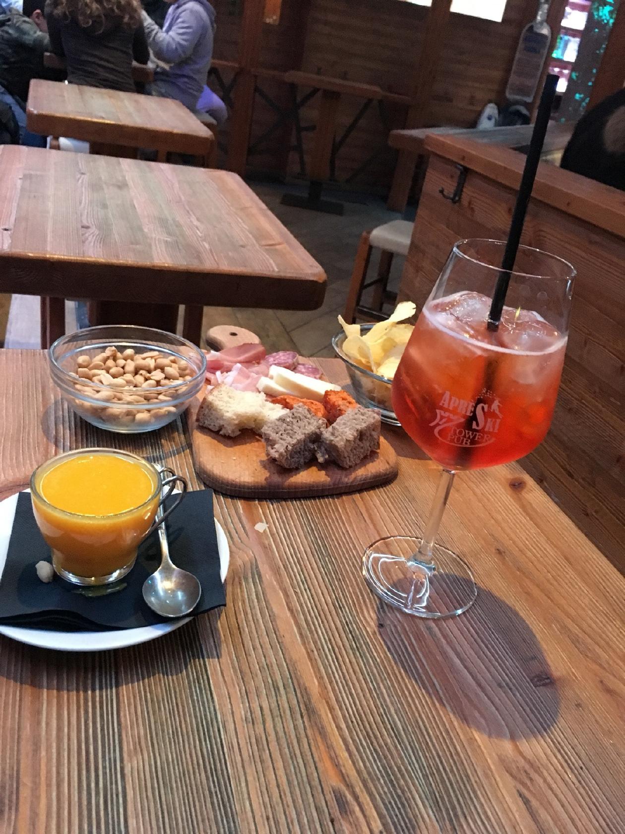 Chalet Tower Pub - Club, Ristorante & Pizzeria