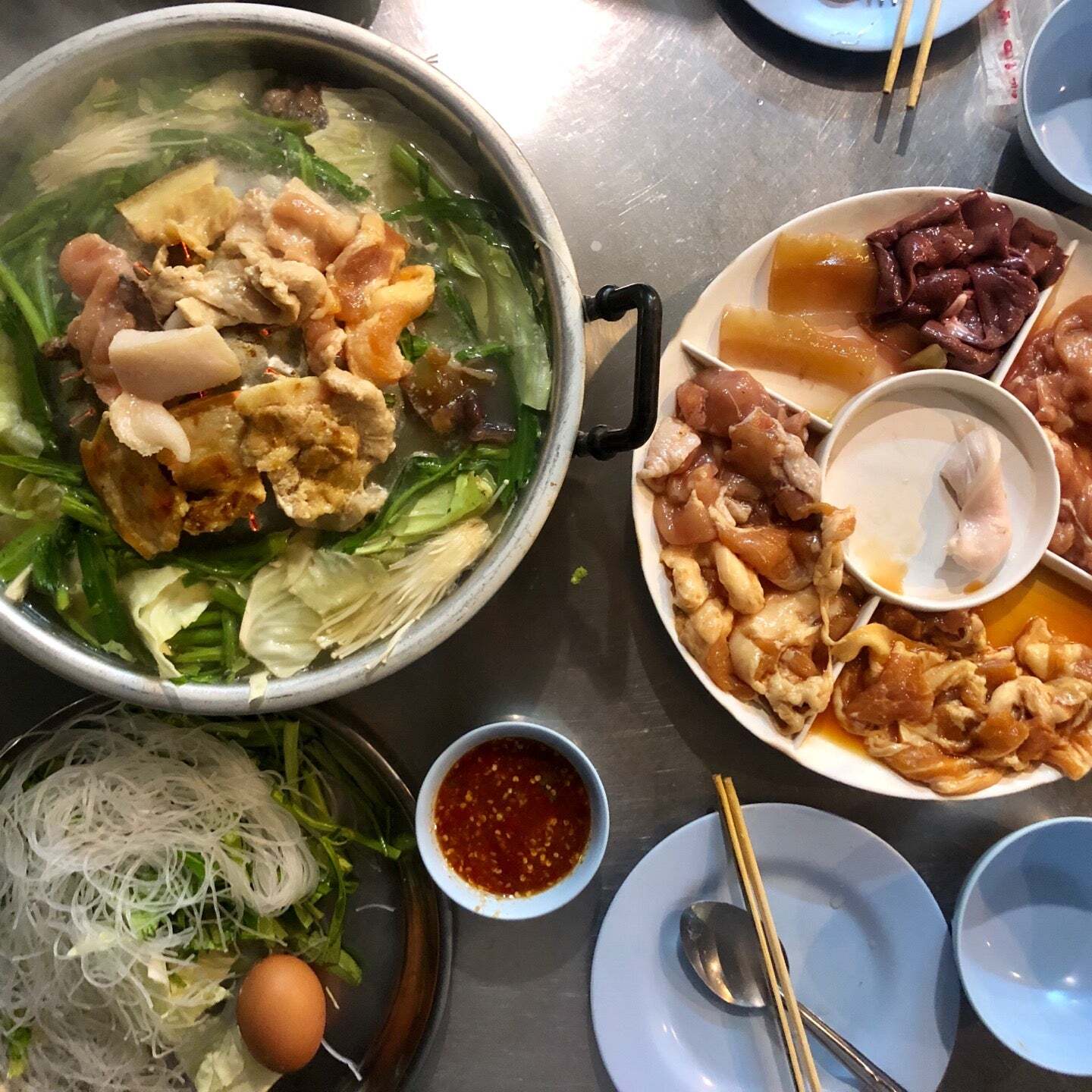 เรือนแสน หมูกะทะ