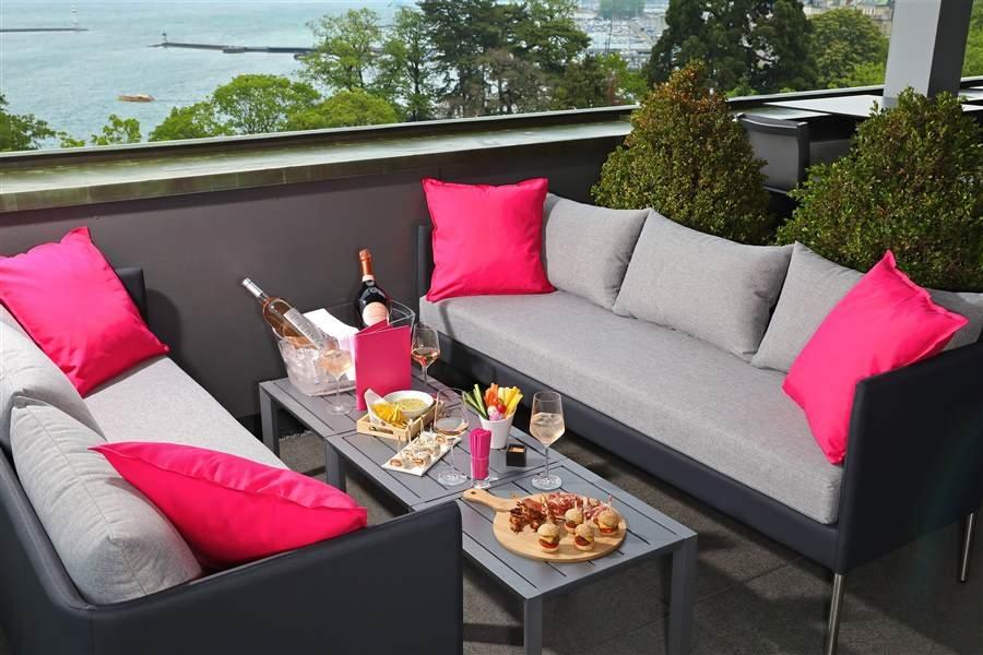 MET Rooftop Lounge