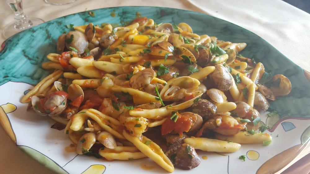 Ristorante E Pizzeria Mezza Luna “tore A Mare”