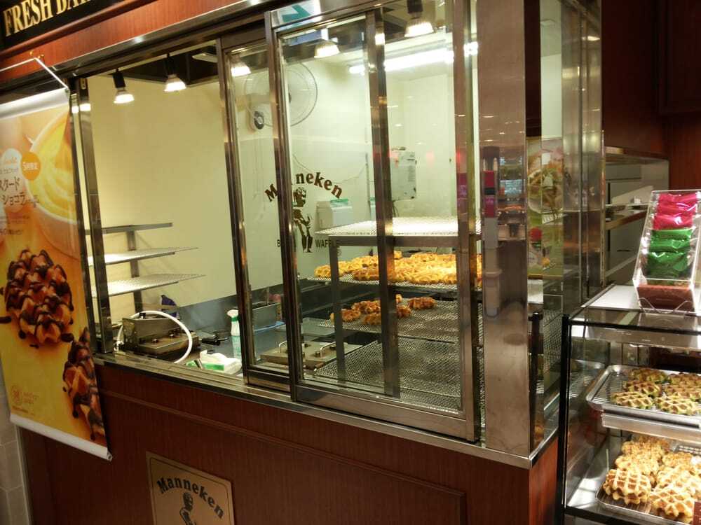 マネケン・ワッフル 沖縄リウボウ久茂地店