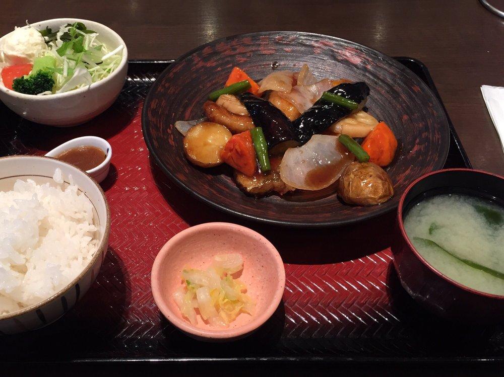 大戸屋 津嘉山店