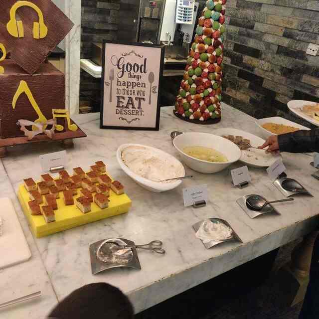 MoMo Cafe - Courtyard By Marriott