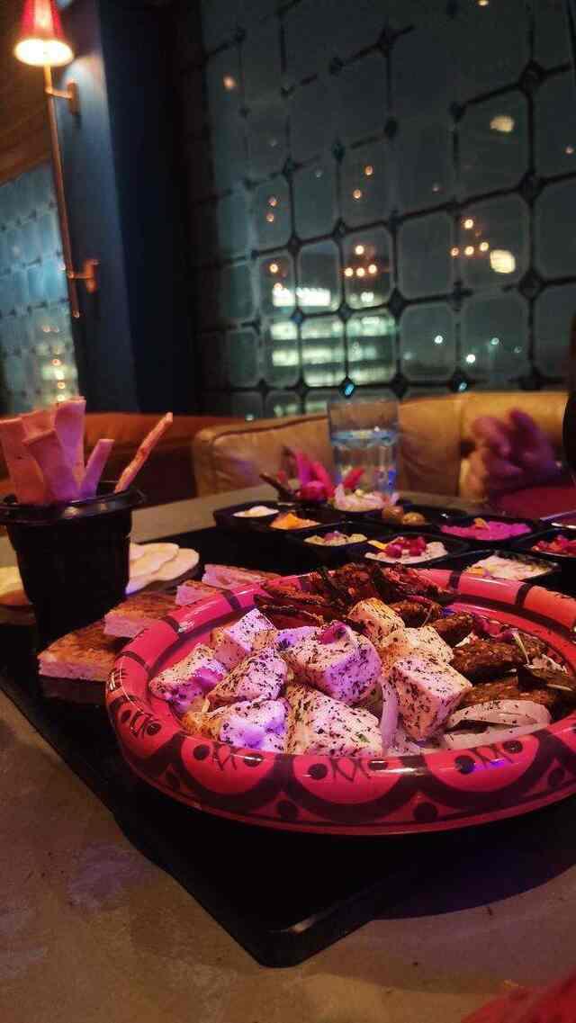 Distillery - Craft Beer & Cocktails