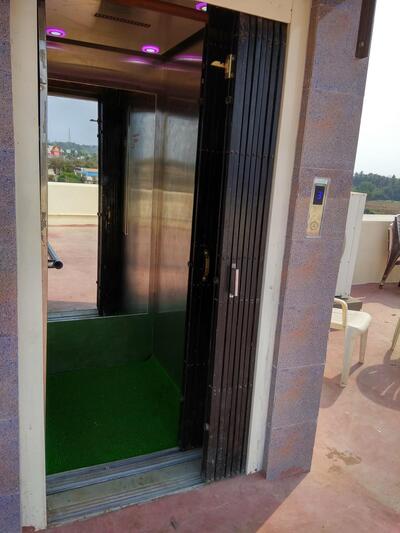 HOTEL SRI VYSHNAVI A/C , LODGING & BOARDING, A/C FUNCTION HALLS