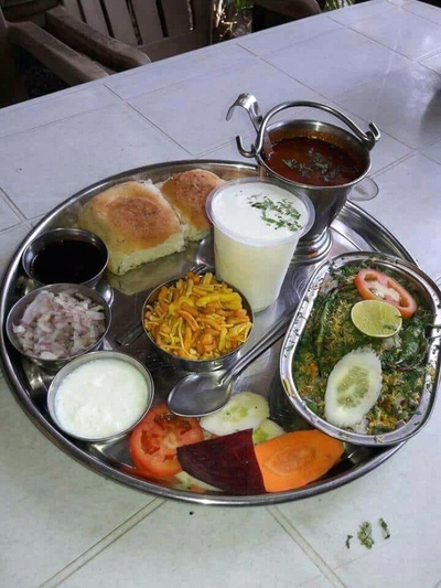 Hotel Ramesh (बापुंची काटाकिरर् मिसळ)