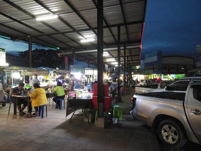 โต้รุ่ง ตลาดบ้านโคกอุดม